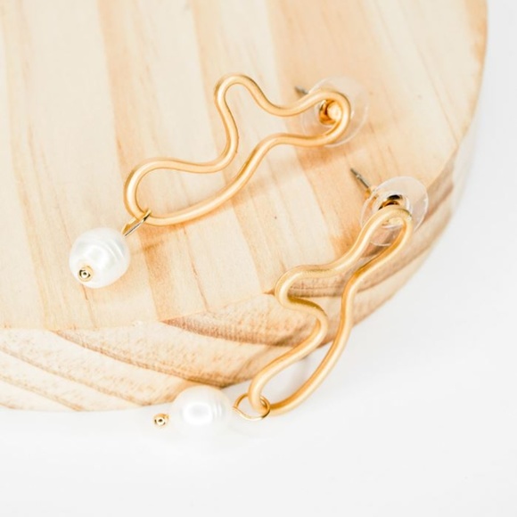 Ornamental Stone Jewelry - Abstract Matte Gold Pearl Earrings